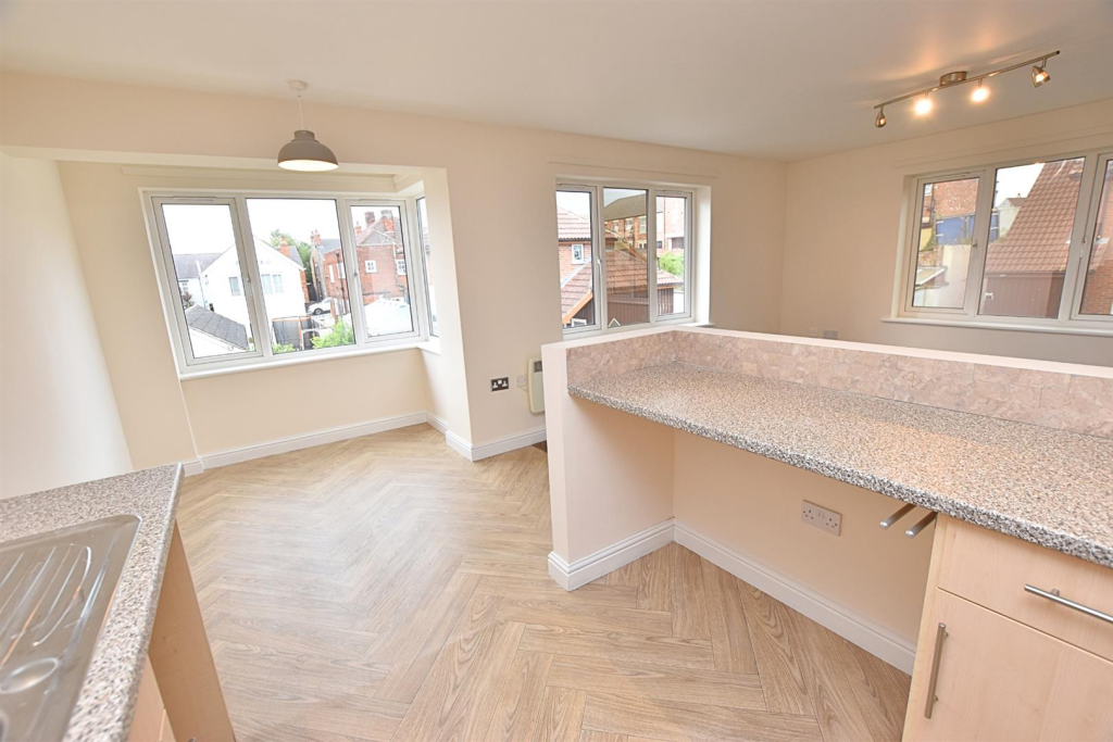 LIVING KITCHEN DINER