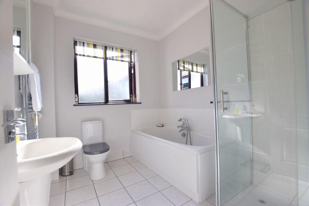 GROUND FLOOR BATHROOM