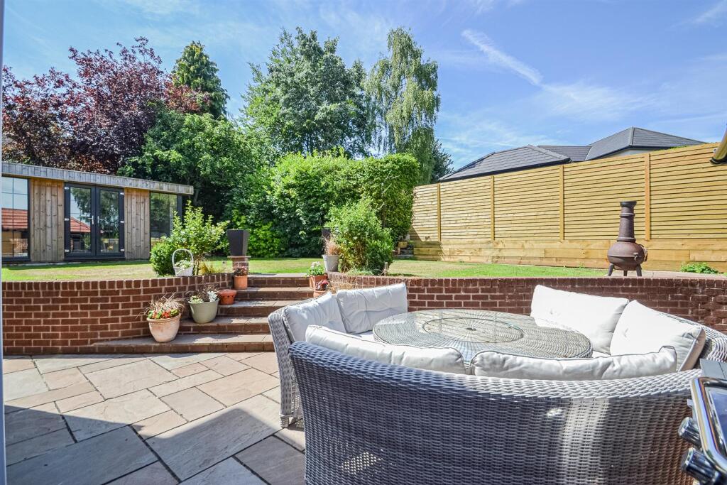 Patio Garden &amp; Lawn