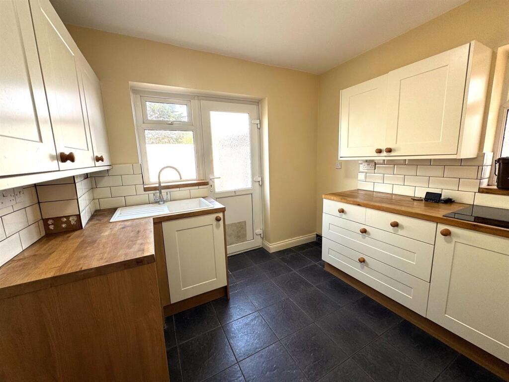 KITCHEN 1.jpg