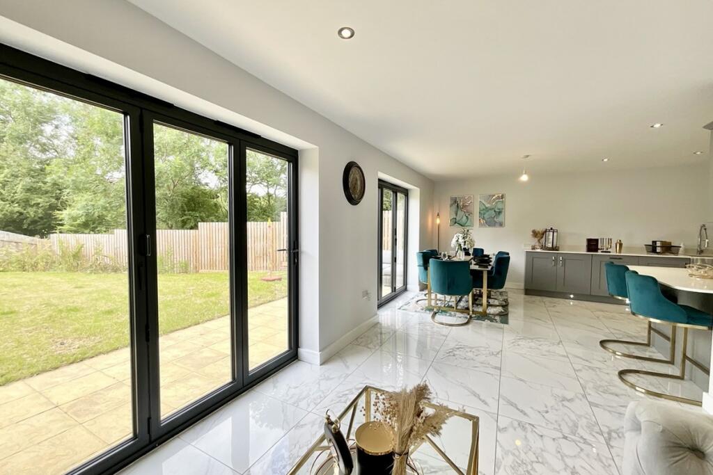 kitchen/living/dinin