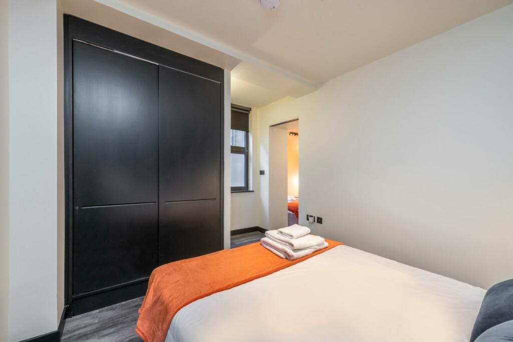 bedroom (2).jpg
