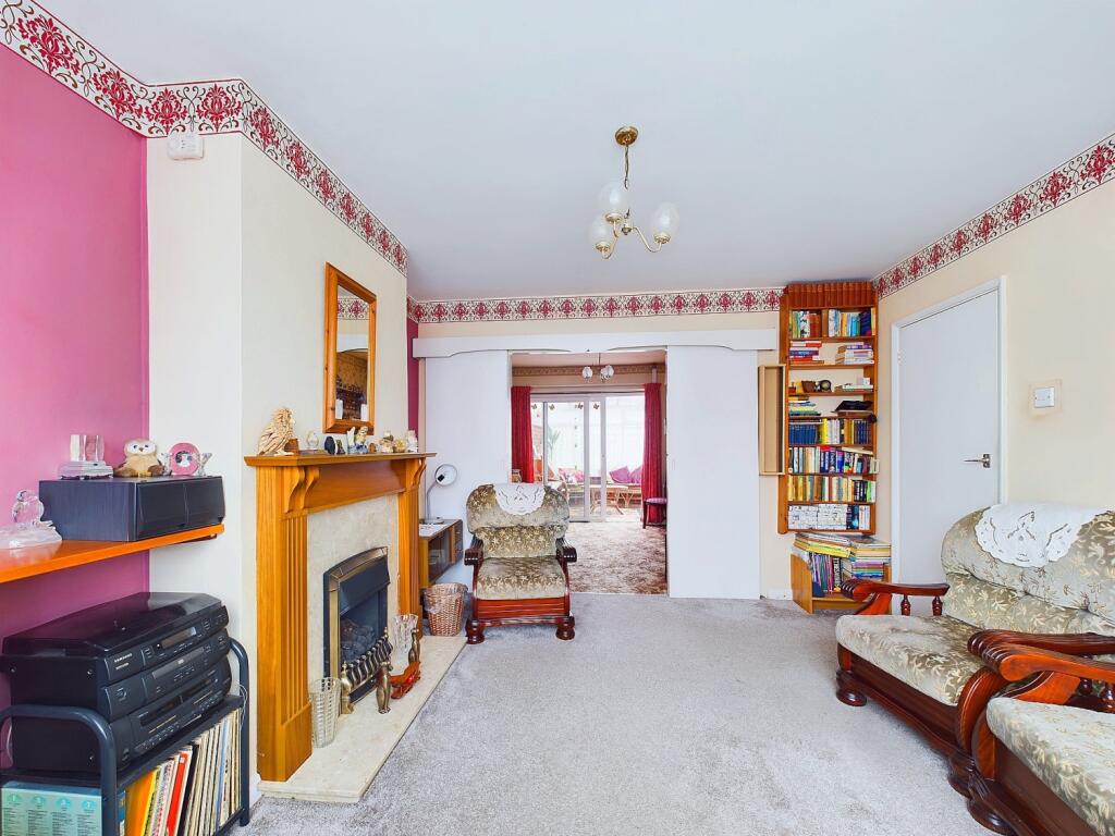 CAM01338G0-PR0090-STILL007