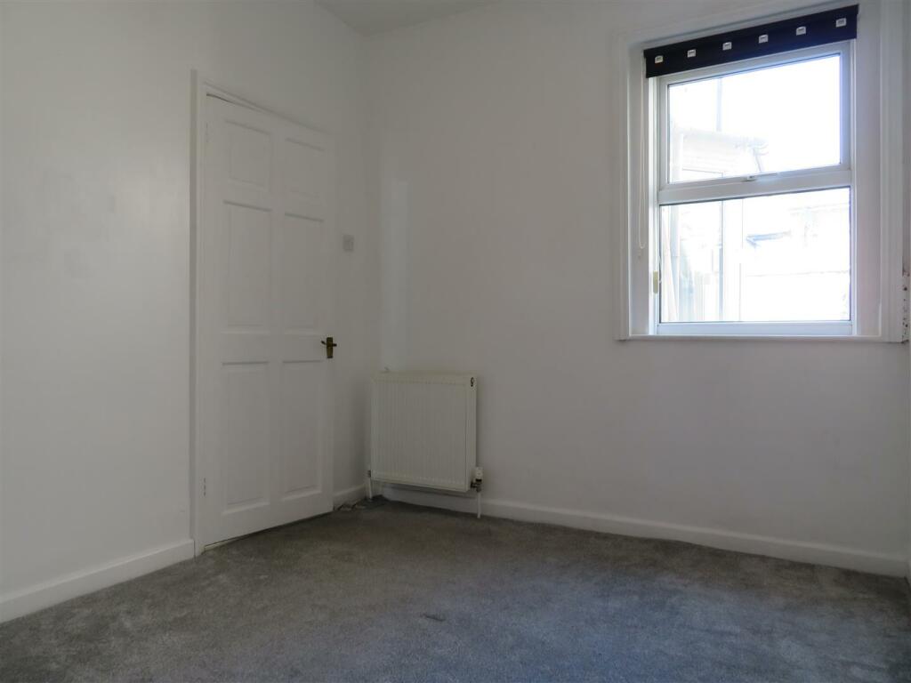 7 Newcome  Lounge2a.JPG