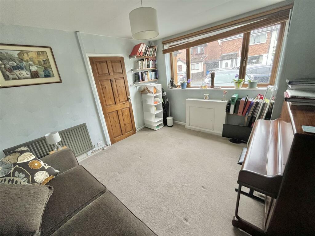 Sitting Room Aspect 2.jpg