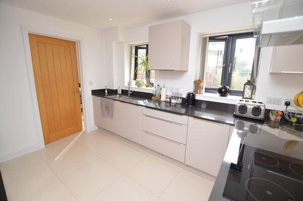 open plan kitchen/diner