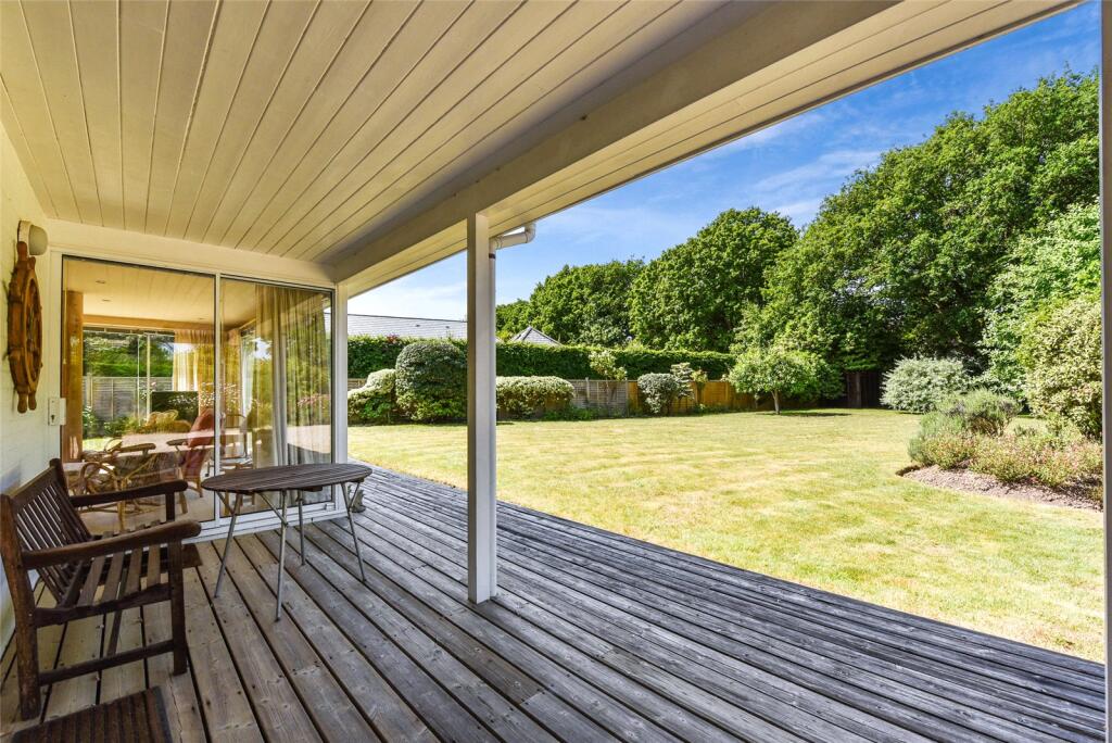 Sitting Area/Garden