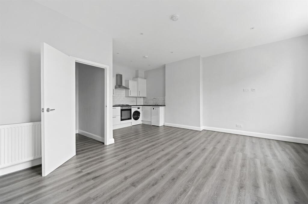 BCCW - TFF, 438 Uxbridge Road - Reception A (4).jp