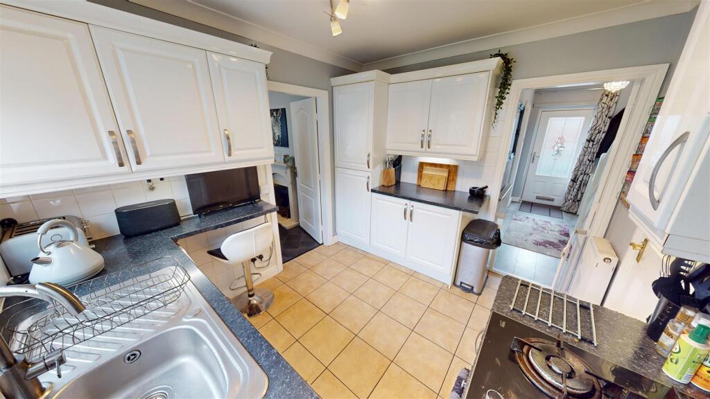 Holt Crescent - Kitchen