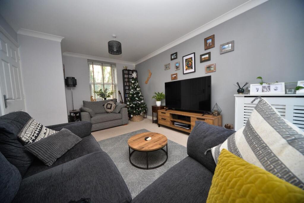 Lounge 3.jpg