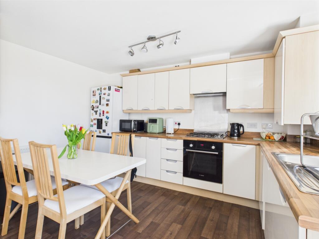 CAM03729G0-PR0049-STILL008