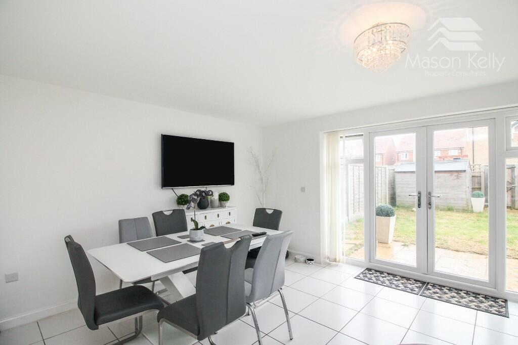 DINING &amp; FAMILY ROOM