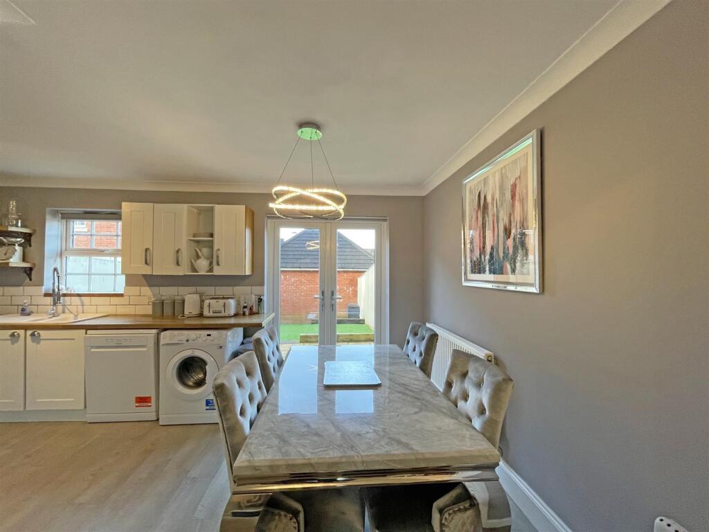 Temeraire Road 85 dining area for inside.jpg