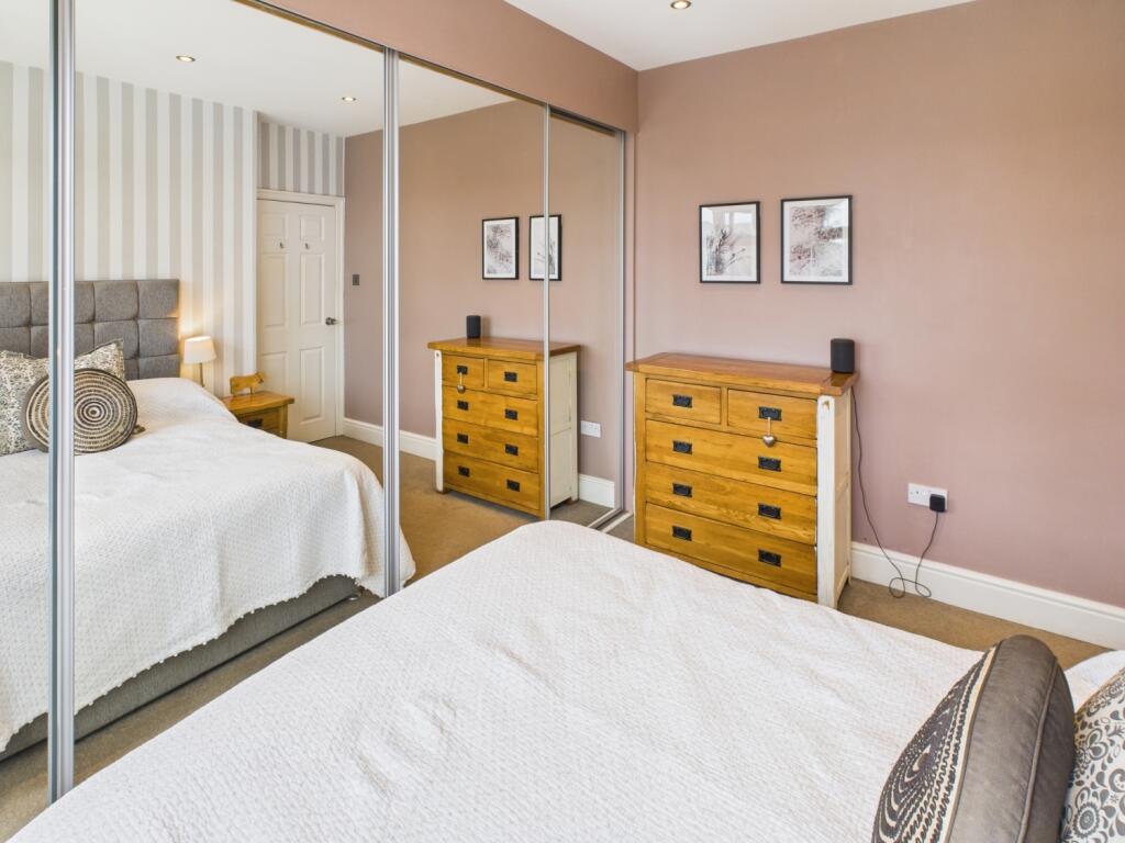 CAM04233G0-PR0029-STILL014