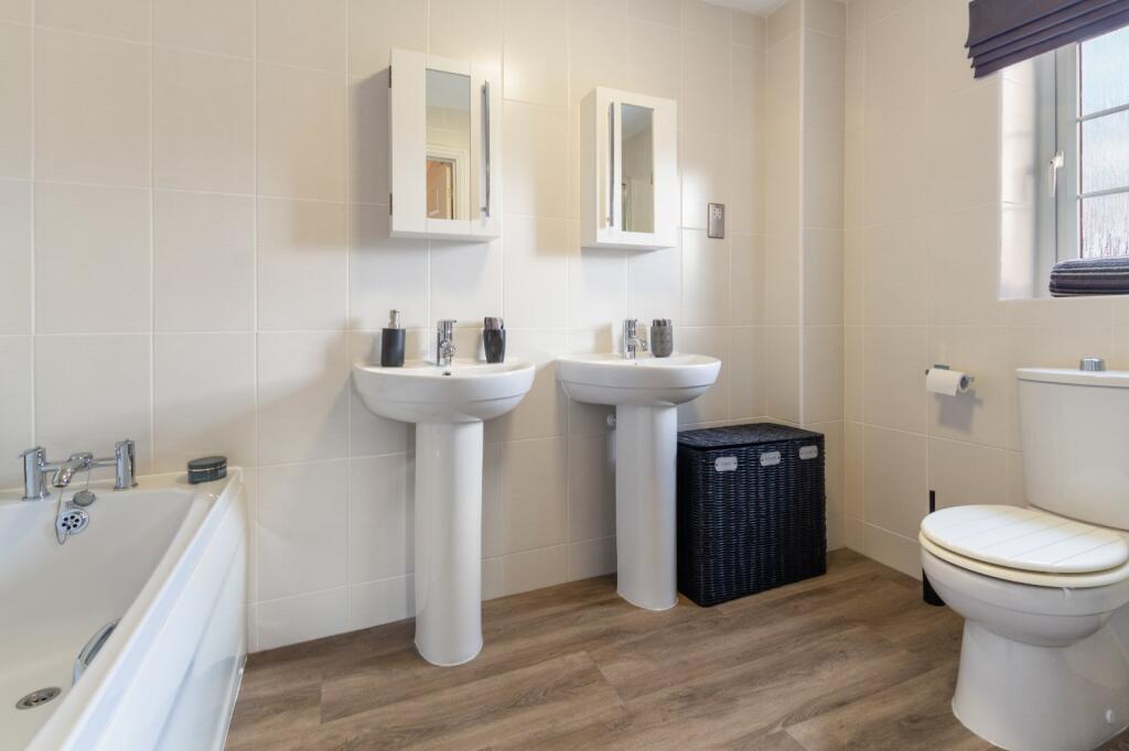 Bed 1 Ensuite
