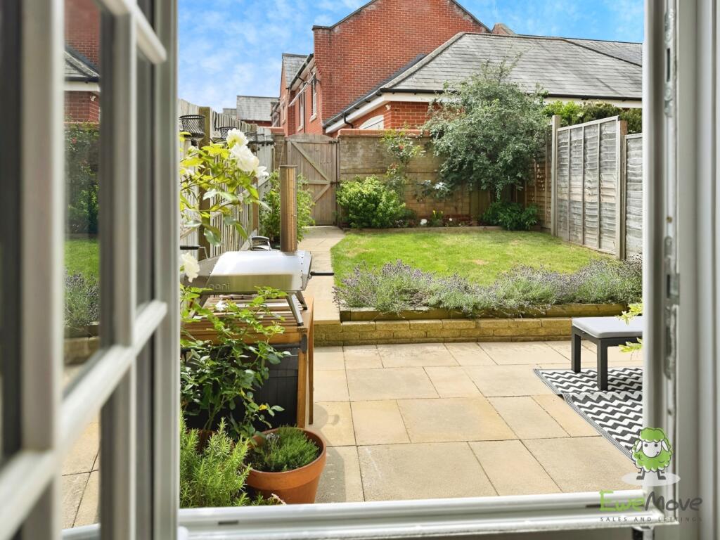 EweMove Basingstoke Estate Agents 21 Gaiger Avenue