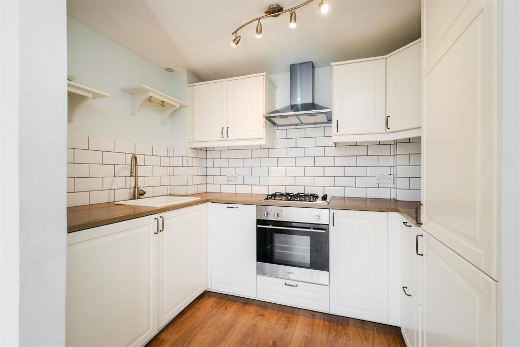 23 boleyn close-2.jpg