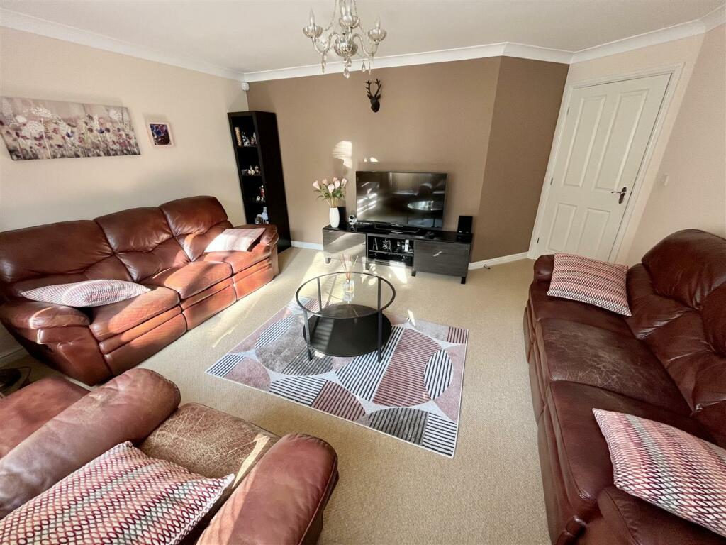 Lounge Aspect 3.jpg