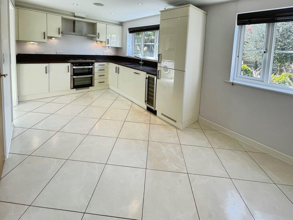 Kitchen/Breakfast...