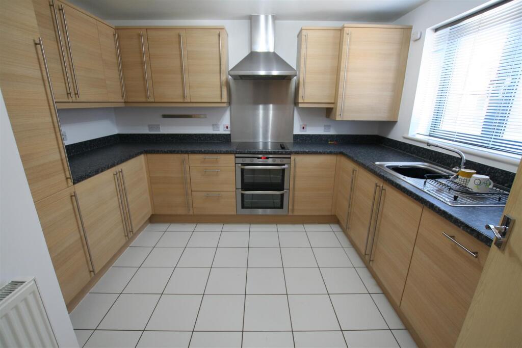 bradleycourt,20newkitchen.JPG
