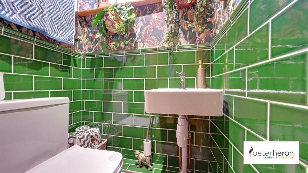 Cloakroom/WC