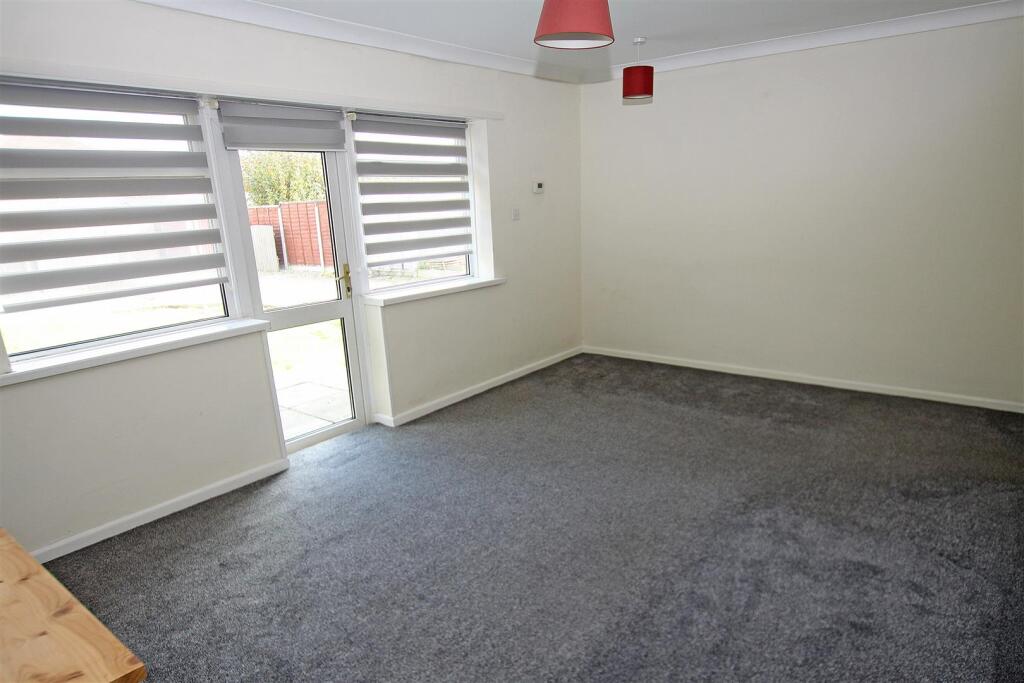 Living room b.jpg