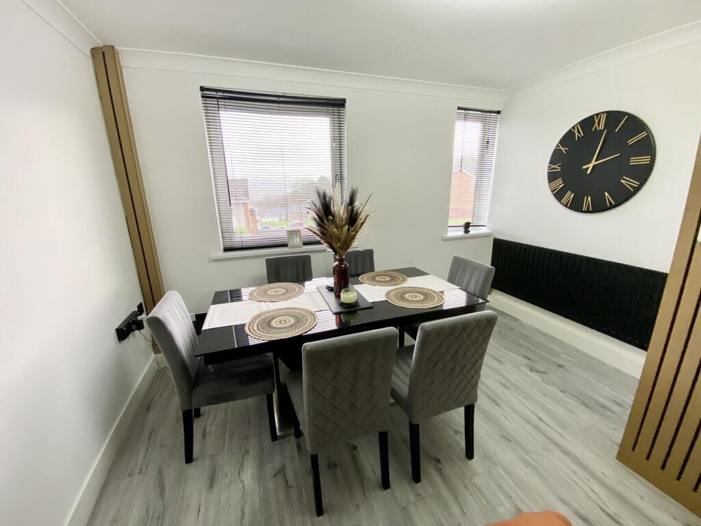 Lounge/Dining Room