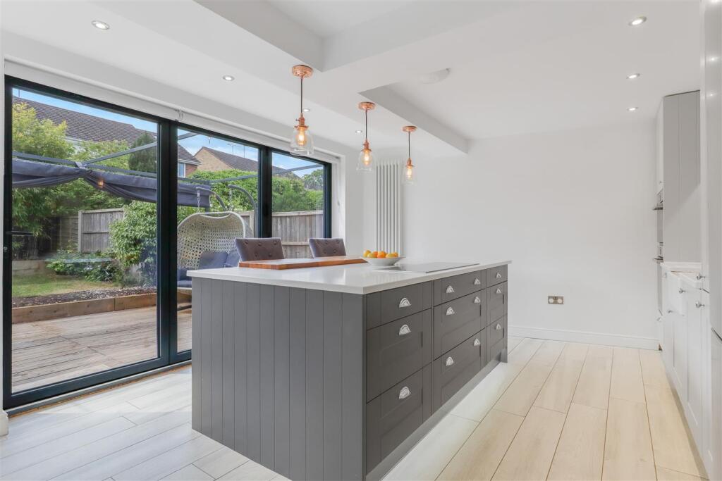 Kitchen/ Breakfast Room