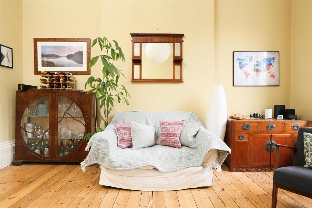 HFF 9 Charlotte Street 1.jpg