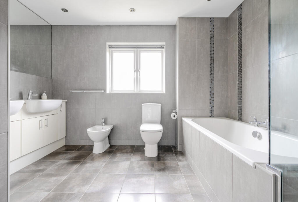 En-Suite Bathroom