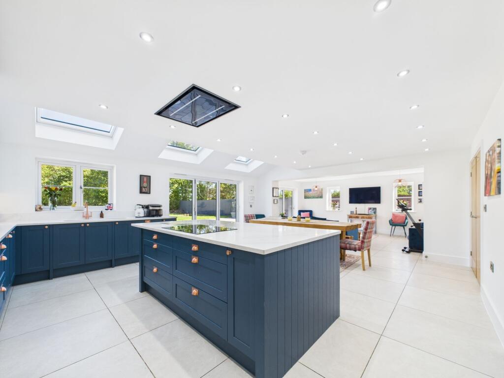 Kitchen / dining