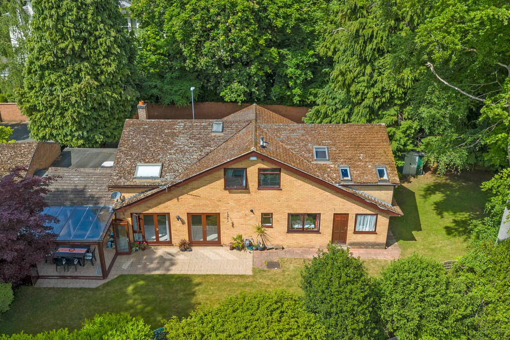 6 Hawkesworth Dri...