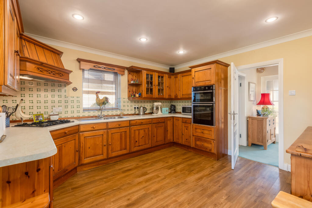 Castle Howard Drive 7 Kitchen Breakfast Room-2