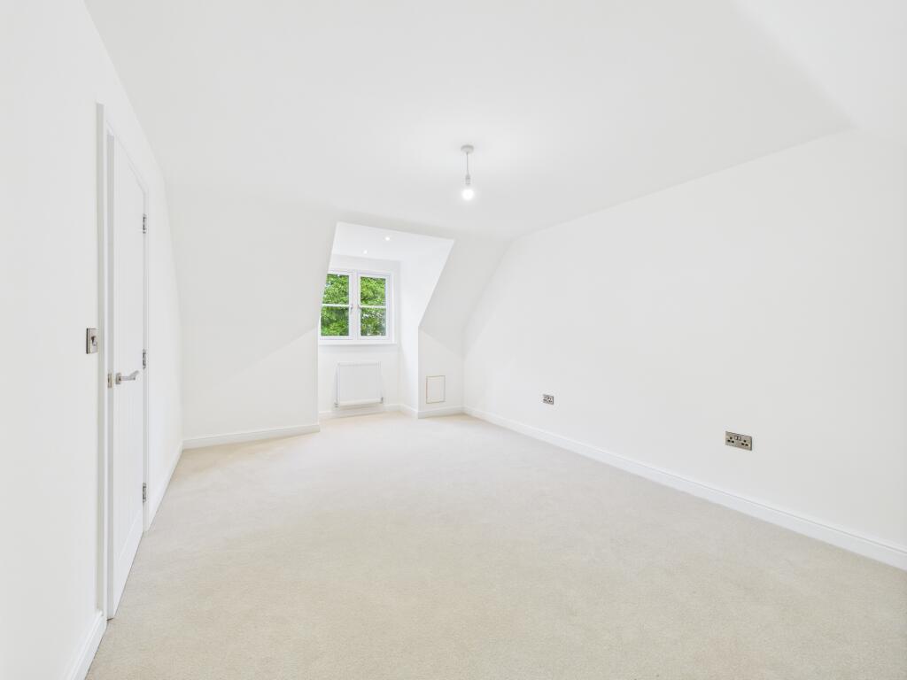 CAM04825G0-PR0117-STILL019