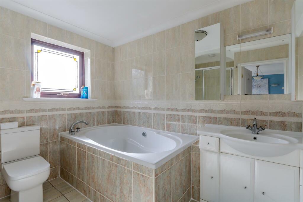 8589187-interior19.jpg