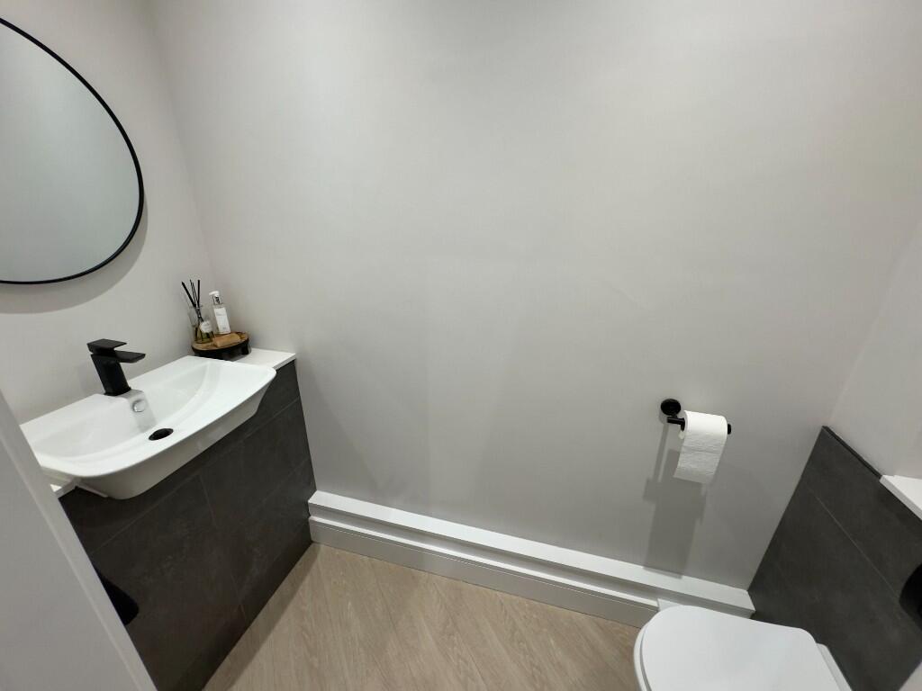 BATHROOM 5