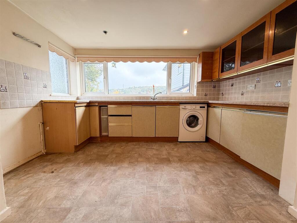 OPEN PLAN KITCHEN DINING ROOM
