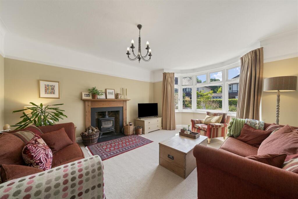 2 Meadow Road Claygate KT10-005.jpg