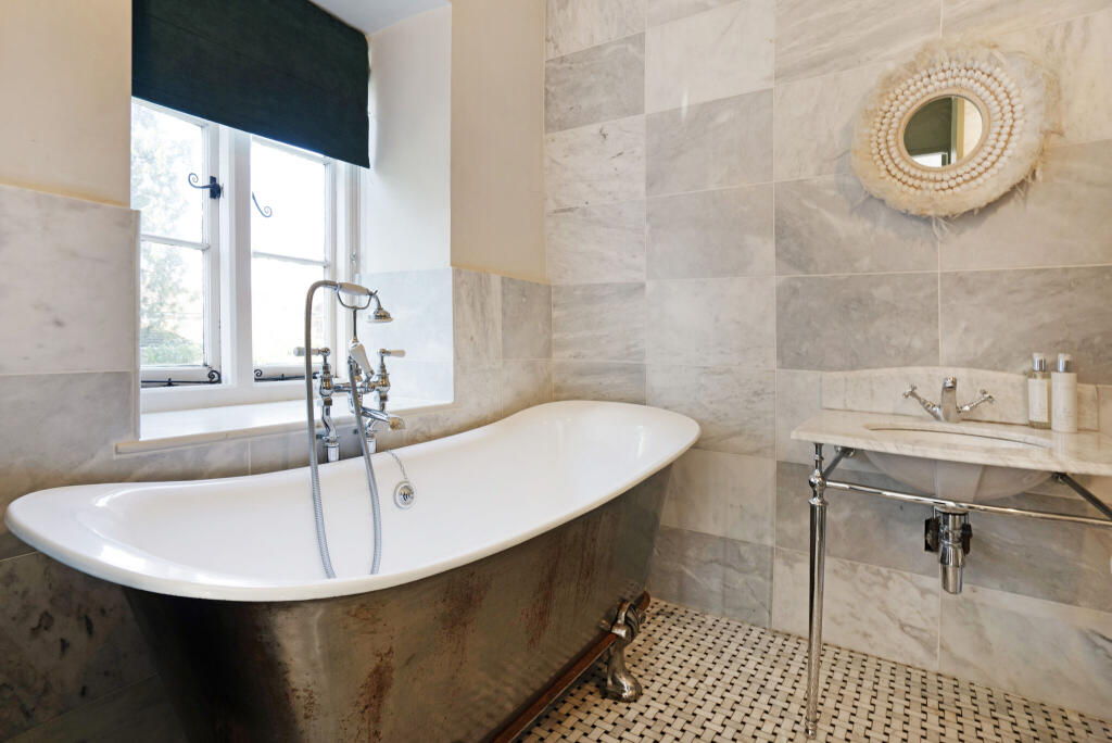 En-suite bathroom