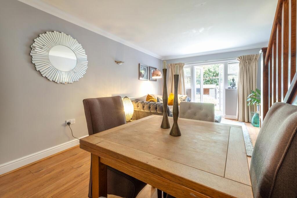 53 Cobb Close-14.JPG