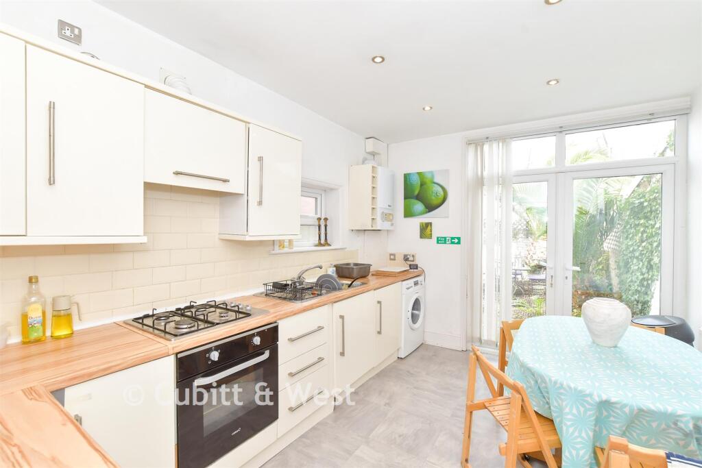 Kitchen/ Breakfast Room