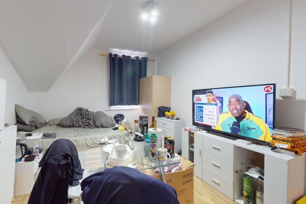 9 Brampton Park Road, London, N22 6BG