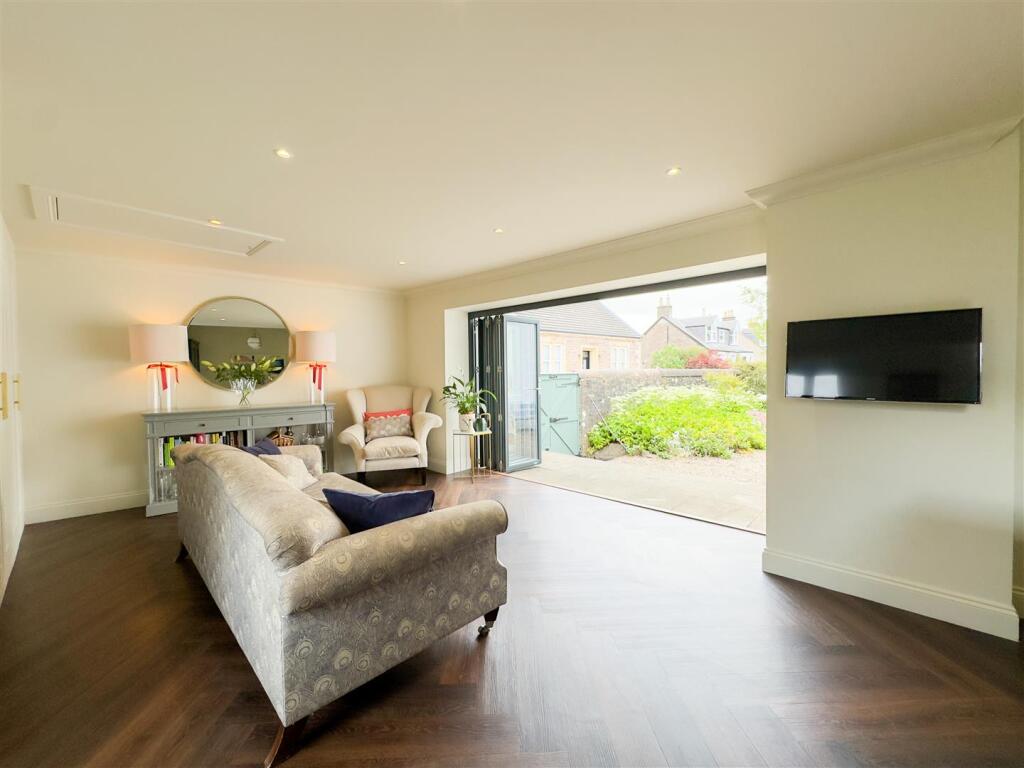 Kitchen/Dine/Family Area