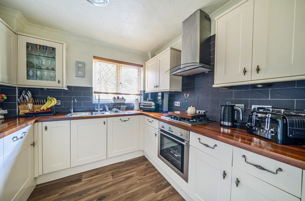 1348859-13-68bade...