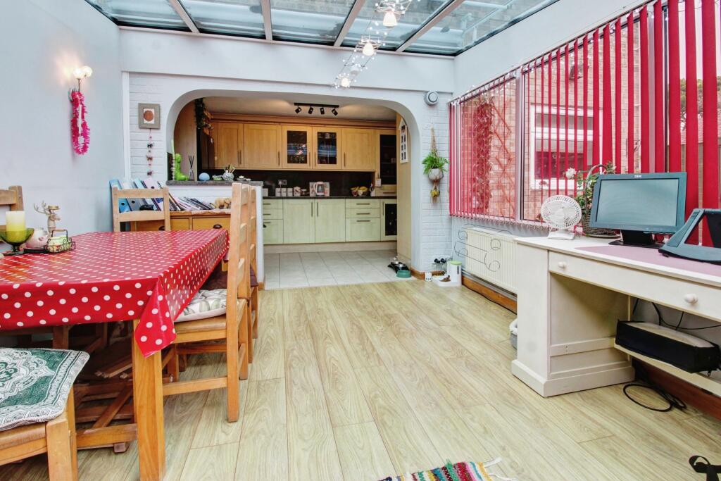 8bfa265b-Conservatory