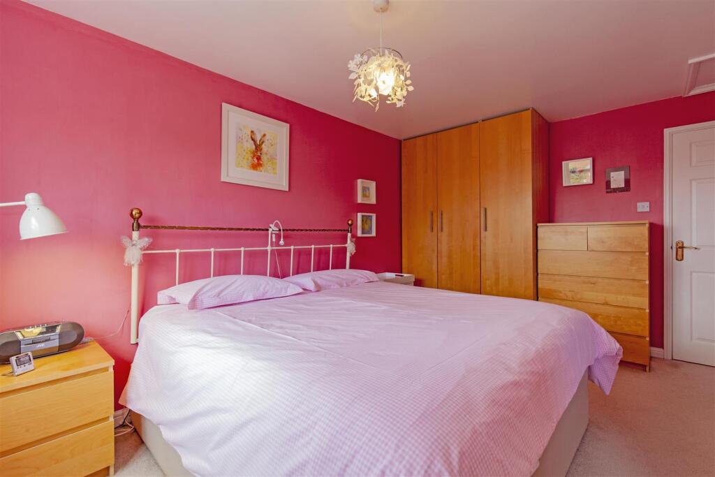 Bedroom 1-1.jpg