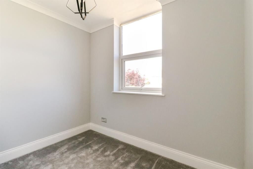 51 Holly Road-28.jpg