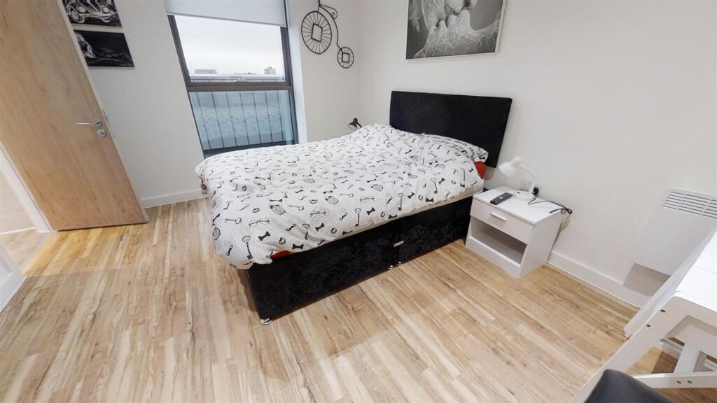 MASTER BEDROOM 2 .jpg