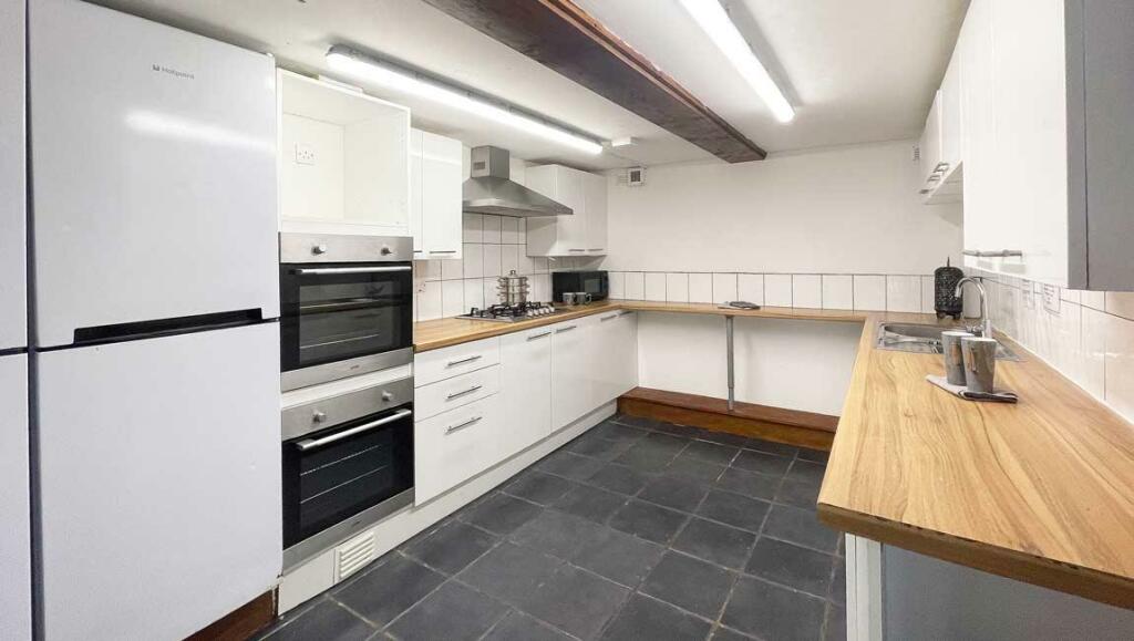 8-bed-student-house-britannia-road-north-1-portsmo