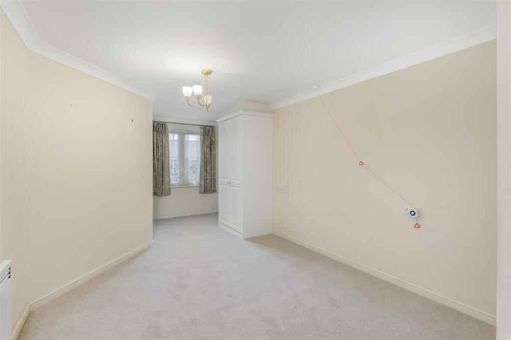 7 Foxhall Court, Banbury-9.jpg